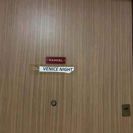 Apartment Venice Night B13 *