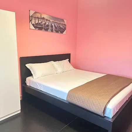 Venice Night B13 Daire Mestre